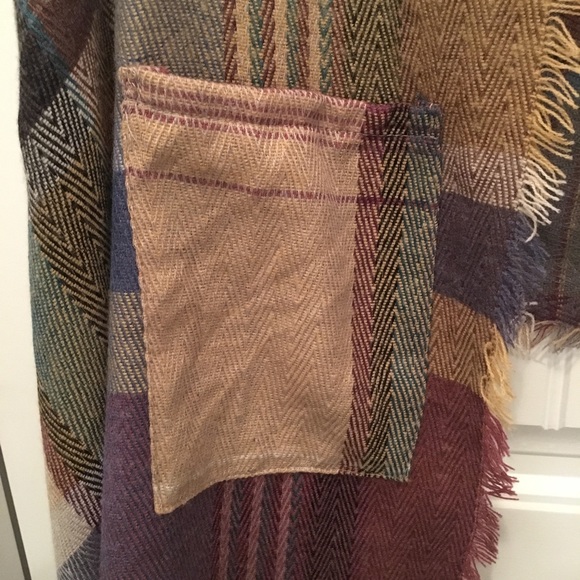 NWOT Open Poncho from Mint Julep - Picture 4 of 4
